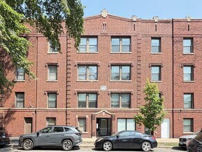 Building Photo - 3247 N Damen Ave