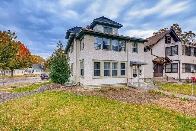 Building Photo - 3405 Minnehaha Ave