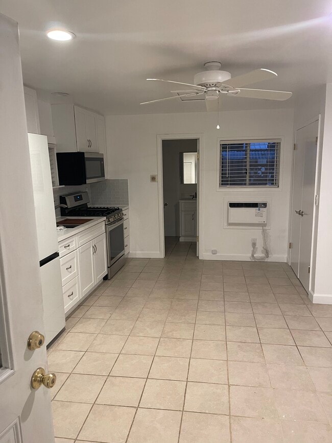 Studio - 7330 Yarmouth Ave