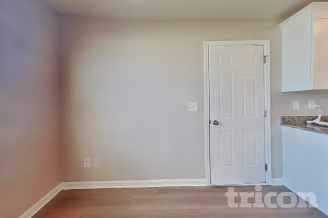 Building Photo - 260 Chedworth Dr