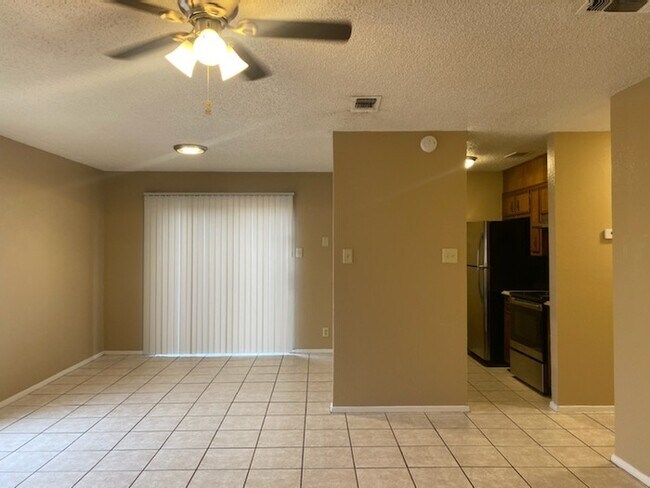 Foto del edificio - 4801 Country Club Dr