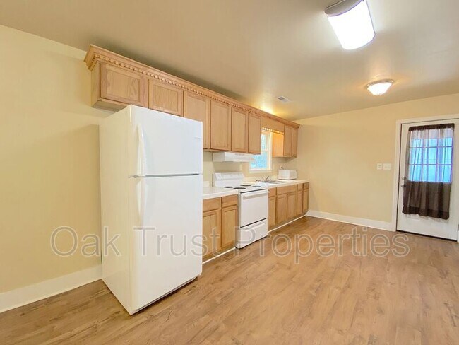 Foto del edificio - 1227 Mathis Ferry Rd