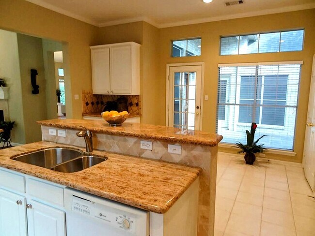 Foto del edificio - 10114 Crescent Bluff Ln