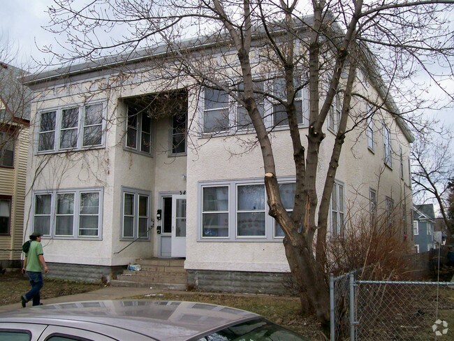 Building Photo - 3824 Chicago Ave