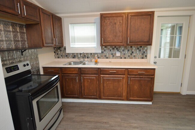 Foto del edificio - Updated 5 Bedroom House for Rent Near Downtown!