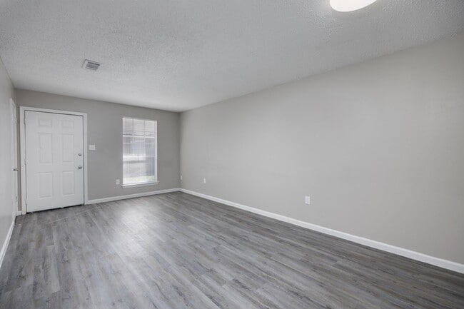 Foto del edificio - 2BR Units in Gonzales - Great Location