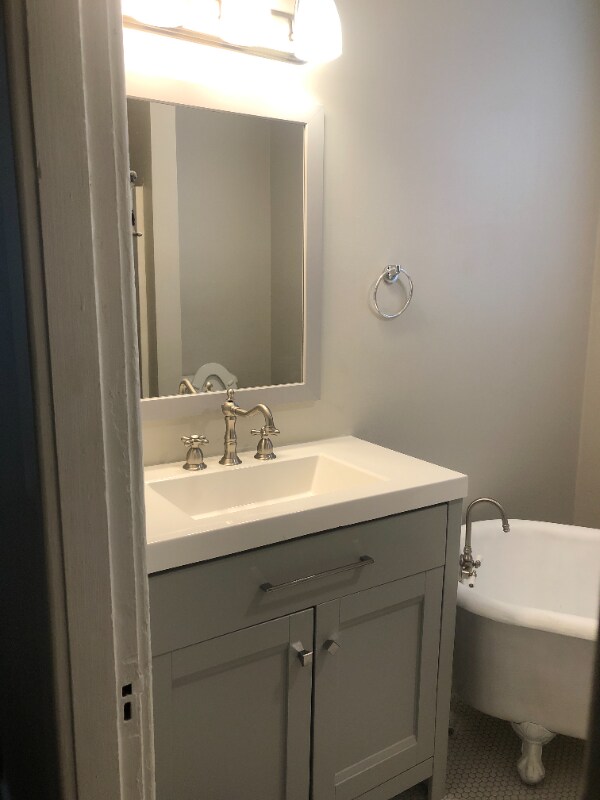 Building Photo - 325 E Main St