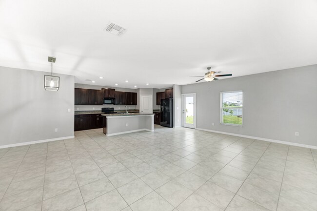 Foto del edificio - 997 7th Ave NW