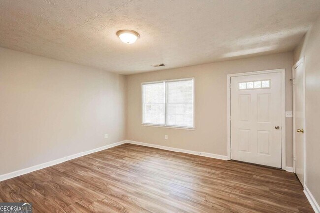 Building Photo - 6175 Green Acres Dr SW