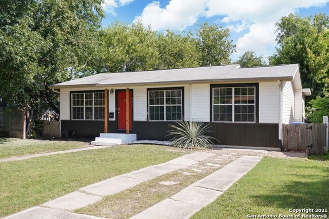 Foto del edificio - Stylishly Updated 3-Bedroom, 2-Bath Home i...