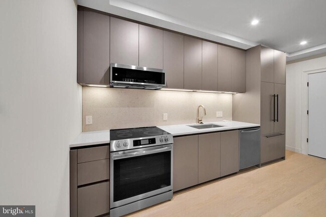 Foto del edificio - 2121 Ward Pl NW