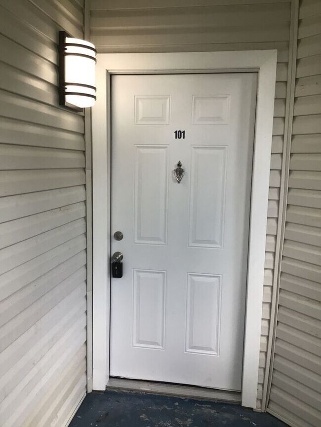 Building Photo - NEWLY RENOVATED! 2 Bdrm Condo for Rent in ...