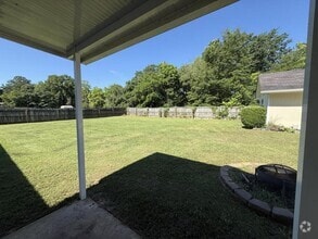 Building Photo - 105 Wake Forest Dr