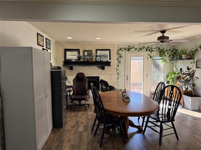 Foto del edificio - 1327 Canterbury Blvd