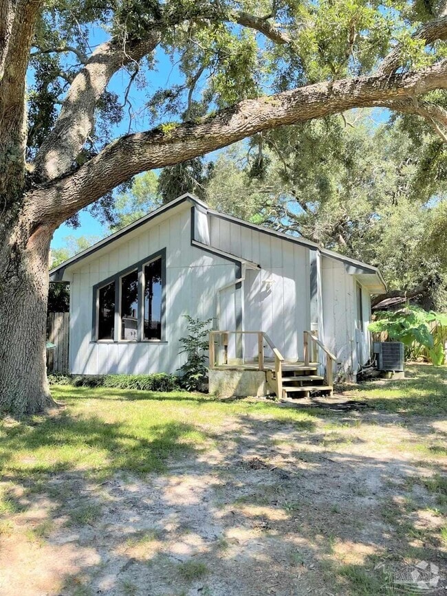 Building Photo - 111 Cavalier Dr
