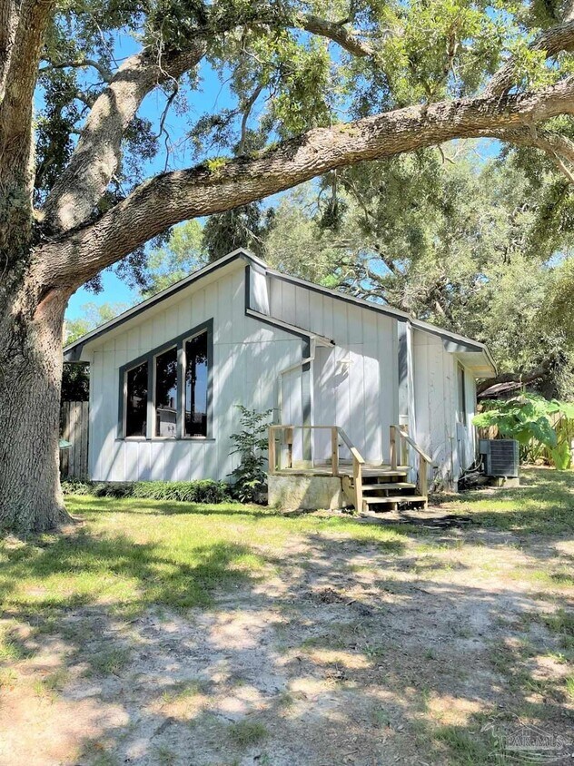 Foto principal - 111 Cavalier Dr