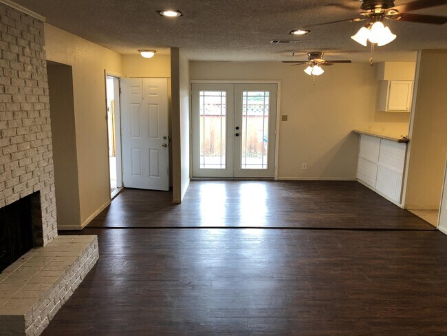 Foto del edificio - 2800 Springleaf Ct