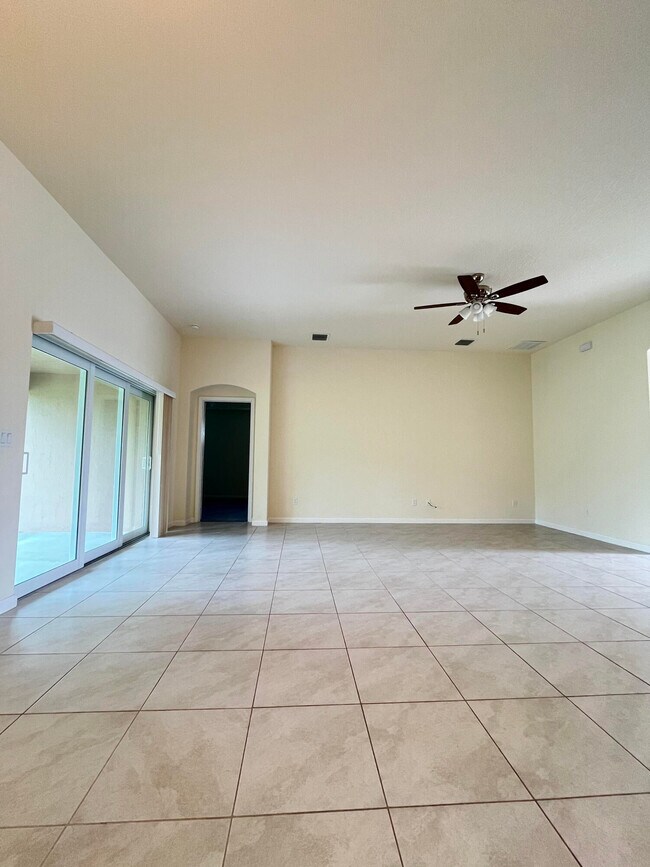 Foto del edificio - 2365 SE Gillette Ave
