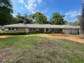 Building Photo - 441 Monrovia St