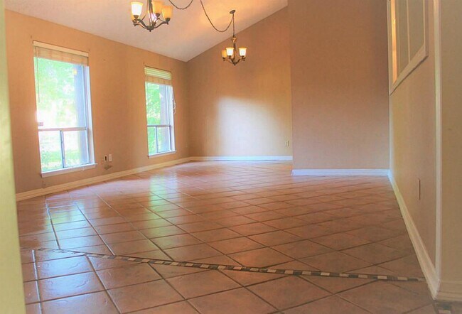Foto del edificio - 6927 Windy Pines Dr