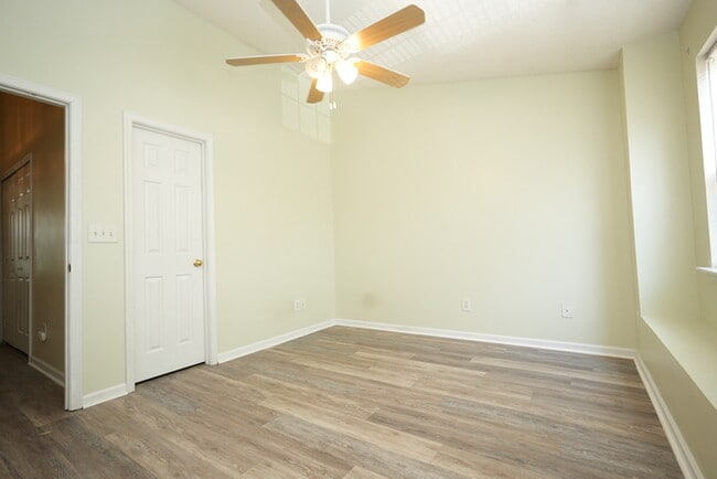 Building Photo - A charming house w/ 2 beds and 2 bath