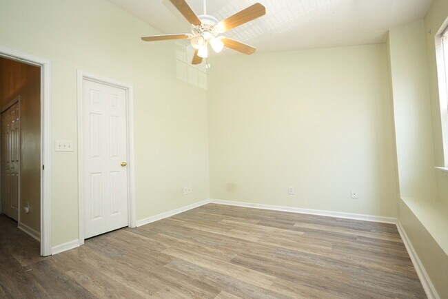 Foto del edificio - A charming house w/ 2 beds and 2 bath