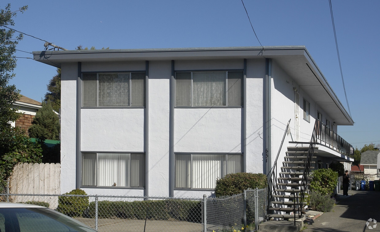 Primary Photo - 631 Taylor Ave