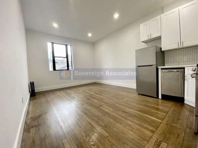 Building Photo - 45 Tiemann Pl