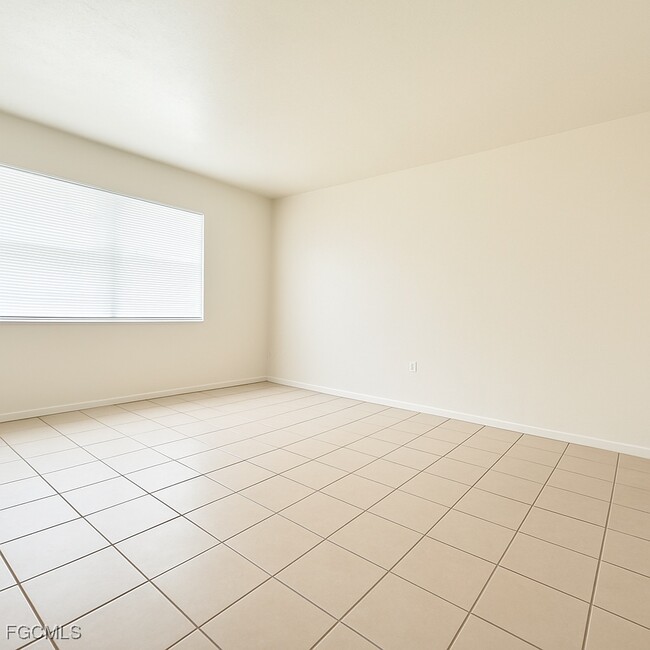 Building Photo - 2105 Canal St