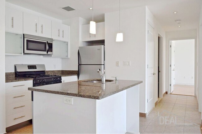 Building Photo - 2BR/2Bath in Park Slope