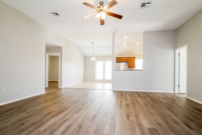 Building Photo - 716 Cavecreek St