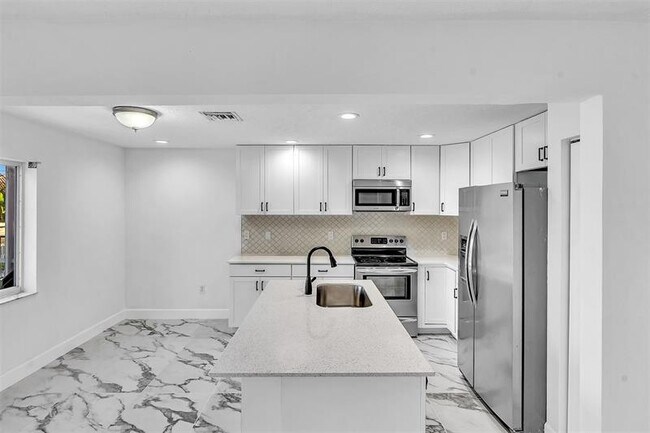 Building Photo - 9847 Fairway Cove Ln