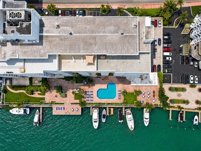 Foto del edificio - 5700 Collins Ave