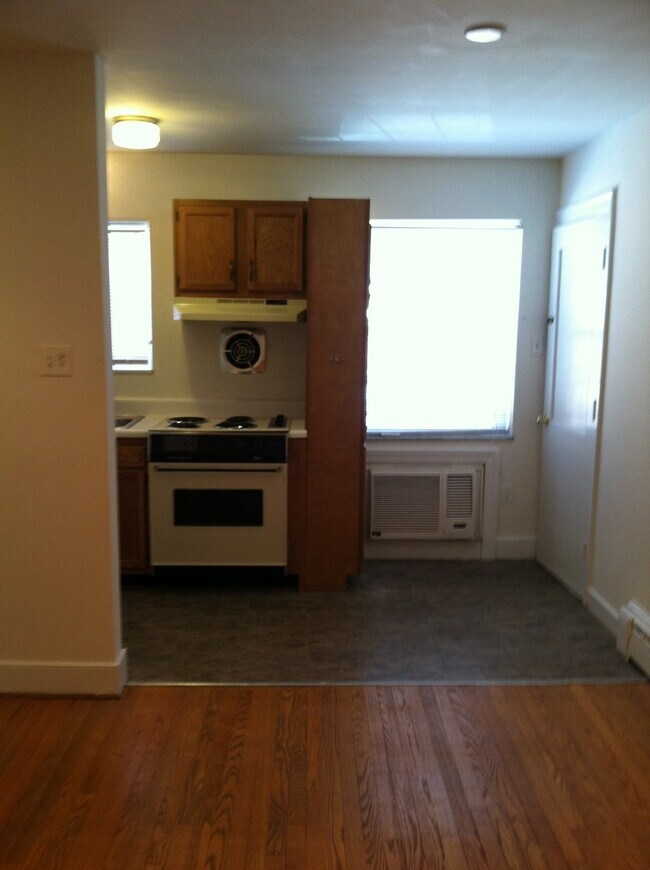 Foto del edificio - 4018 Forest Hill Avenue, Unit 15