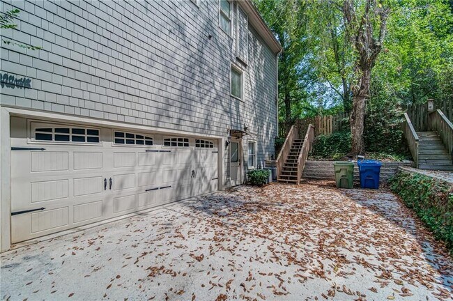 Foto del edificio - 2555 Ridgewood Terrace NW