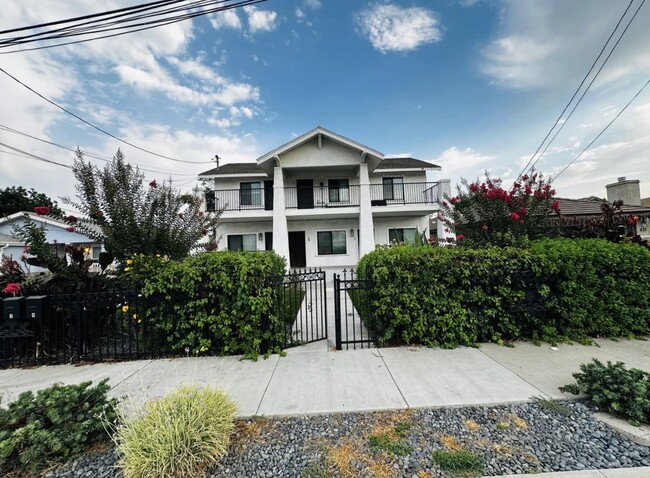 Building Photo - 823 W Orange St