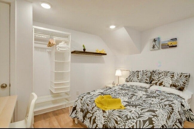 Building Photo - 4290 Av. Kent