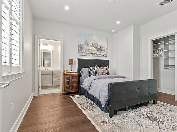 Foto del edificio - 731 St Charles Ave