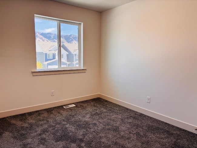 Building Photo - 659 S 85 E
