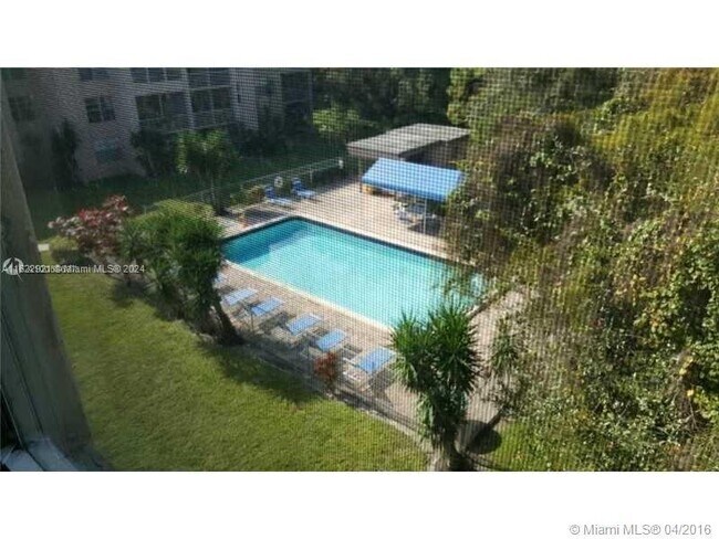 Building Photo - 9440 Live Oak Pl