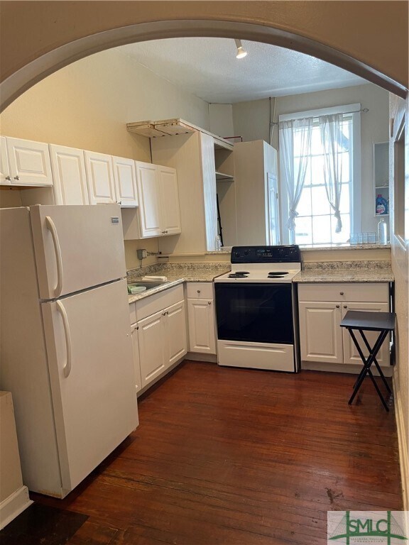 41 Whitaker St Unit B, Savannah, GA 31401 Condo for Rent in Savannah