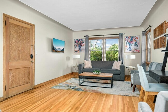 Foto del edificio - 5713 Lyndale Ave S