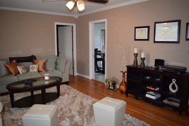 Building Photo - 4810 Suecla Dr