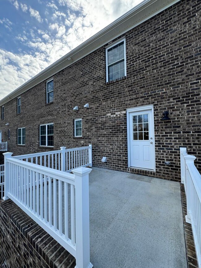 Foto del edificio - Like New Duplex for Rent