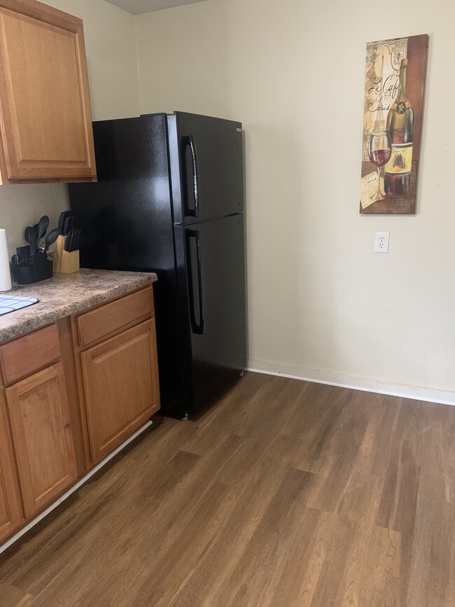 Kitchen includes all black appliances - 1629 Center Way S