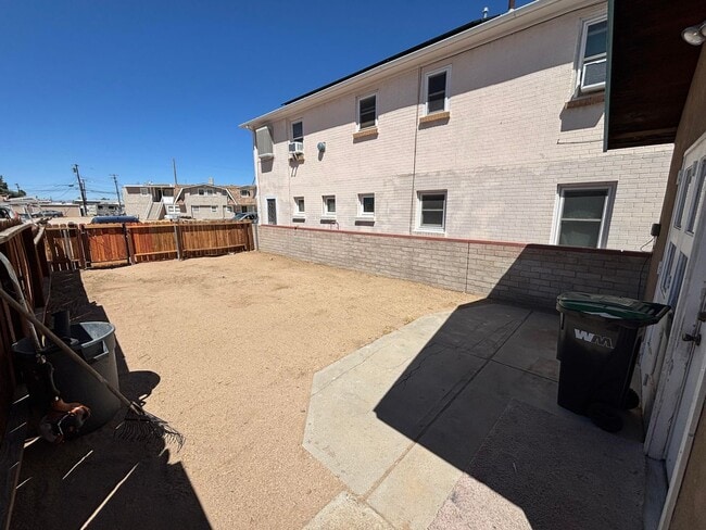 Building Photo - 117 W Robertson Rd