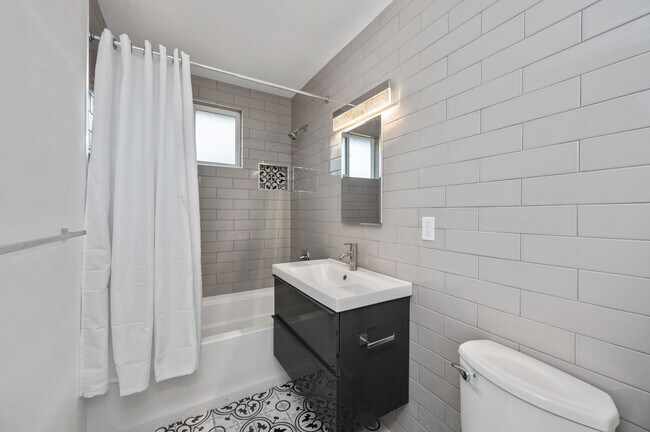 Foto del edificio - 14922 Freeman Ave
