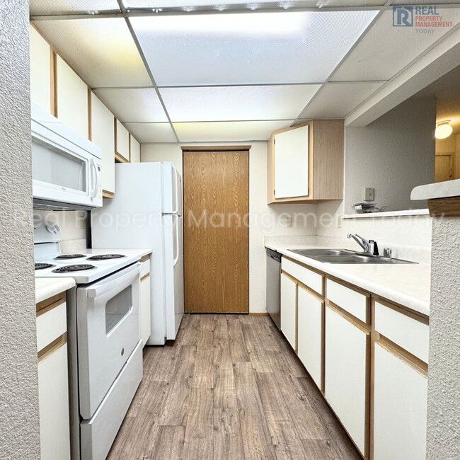 Building Photo - Cozy 3 Bedroom Apartment In Burien!