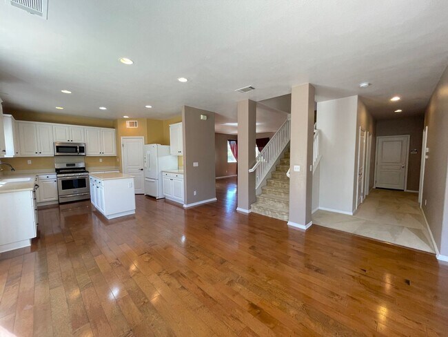 Building Photo - 5 br, 3 bath House - 887 Sycamore Canyon Rd