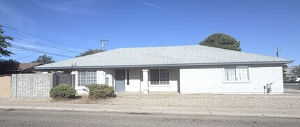 Building Photo - 1748 Club Ave